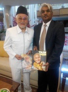 At Demak Jaya with Tun Pehin Seri 2 days before the launch of TAIB - THE VISIONARY on Jan 13, 2015 in a pivate autoraph session.